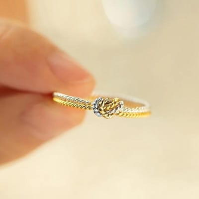 Huitan Prachtige Knoopringen Tweekleurige Lijnen Gedraaide Damesringen Creatieve Vrouwelijke Accessoires Dagelijkse Slijtage Mode Veelzijdige Sieraden 9