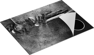Chefcare Inductie Beschermer Kruiden met Groentes op Grijs Beton - Zwart Wit - 70x50 cm - Afdekplaat Inductie - Kookplaat Beschermer - Inductie Mat