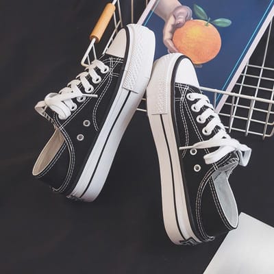 Canvas schoenen met platformzool en één bandje Nieuwe damesschoenen met hoogteverhoging Half-sleeper damesschoenen Twee manieren om te dragen Kleine witte schoenen Stappen op hakken 40 zwart