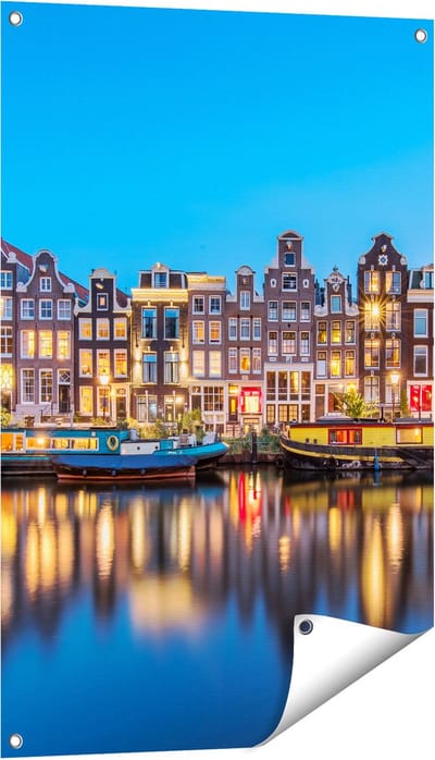 Gards Tuinposter Amsterdamse Huisjes in de Avond met Lichten - 60x90 cm - Tuindoek - Tuindecoratie - Wanddecoratie buiten - Tuinschilderij