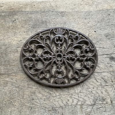 Klassieke onderzetter gietijzer ovaal 18cm x 24cm x 2cm - plantenonderzetter Landelijke & Brocante Stijl