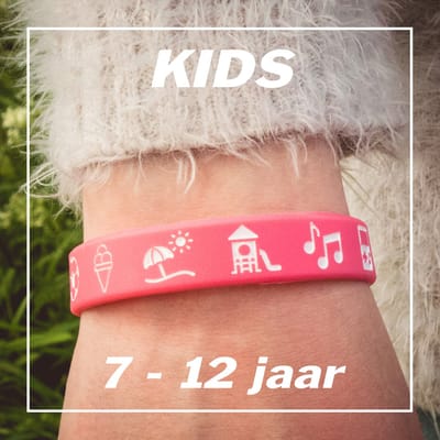 Ikgaopavontuur naambandje - SOS bandje met aanwijsiconen! - 7 t/m 12 jaar - roze 170 x 12 mm - siliconen armband - reisbandje voor kinderen - armbandje met naam & telefoonnummer