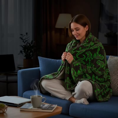 Dailygoods- Knuffeldeken elektrisch - Stijlvolle woondeken - Glow-in-the-dark effect - Polyester - 150 x 130 cm - Perfect om te knuffelen