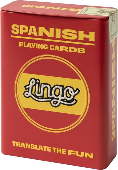 Lingo - Spaanse speelkaarten in blikken doos | speelkaarten | Taal leren spel set | Leuk Visueel Flashcard Deck om de woordenschat en uitspraak vaardigheden te verhogen | 52 essentiële vertalingen | Talen leren | reizen spel 6.71x1.8x8.99cm 181g