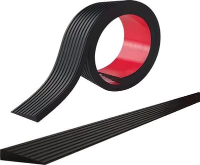 Daity 1 stuk – Drempelhelling – zelfklevende rubberen helling – rubberen drempelhelling geschikt voor rolstoelen – kinderwagens en scootmobielen – 1 meter lang (zwart, 5 cm breed, 1 cm hoog).
