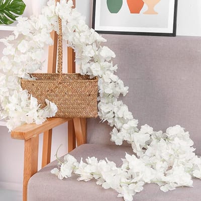Handgemaakte Kunstbloemen Slinger van Zijde en Plastic voor Tuin, Feest en Bruiloft Decoratie - Wit, 5.9FT, Perfect voor Tafelarrangementen