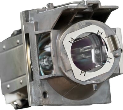 Beamerlamp geschikt voor de BENQ MH560 beamer, lamp code 5J.JNG05.001. Bevat originele UHP lamp, prestaties gelijk aan origineel.