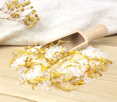 Badzout - wit - 1 kg - badkristallen - met bloemen - goudsbloem - geel