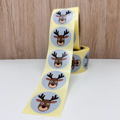 Kerst sticker rendier rol 500 stuks - cadeausticker kerst - sluitsticker kerstcadeau - sticker inpakken kerst