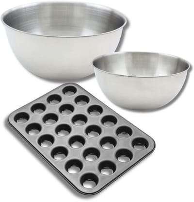 Set bestaande uit 1 muffinvorm met 24 holtes, 1 spatel Zenker en 2 mengkommen van roestvrij staal Fackelmann