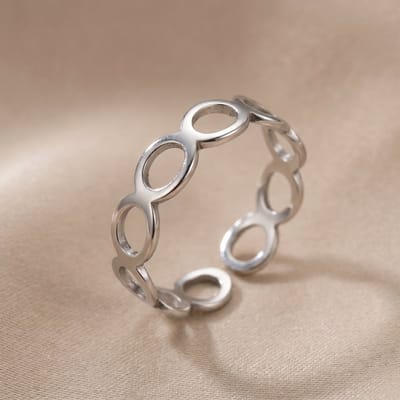Lundholm Aveline Ring Dames Zilverkleurig Ringen Dames Zilver – Premium Stainless Steel – Verstelbare Ring met Open Schakel Design Minimalistische aanschuifring – One Size – Scandinavisch Design