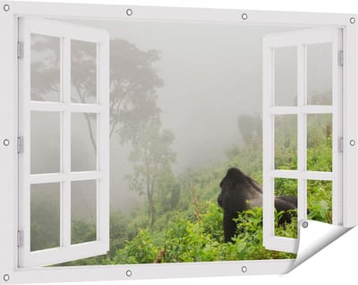 Gards Tuinposter Doorkijk Gorilla in het Woud tijdens de Mist - 120x80 cm - Tuindoek - Tuindecoratie - Wanddecoratie buiten - Tuinschilderij