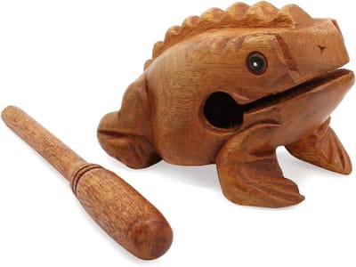 - Houten kikker guiro met hamer - Percussie instrument voor kinderen en volwassenen - Fair trade product - Instrument met kwakgeluid - 9 cm lang