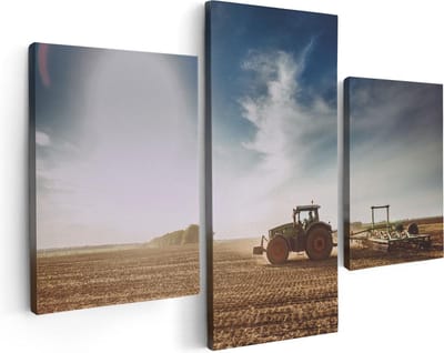 Artaza Canvas Schilderij Drieluik Tractor op het Veld - Trekker - 90x60 - Foto Op Canvas - Canvas Print