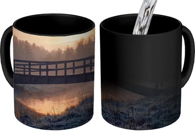 Magische Mok - Foto op Warmte Mokken - Koffiemok - Brug - Mist - Bomen - Water - Magic Mok - Beker - 350 ML - Theemok