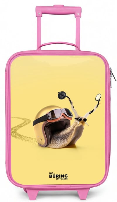 NoBoringSuitcases.com® - Kinderkoffer roze - Kindertrolley meisje - Slak met motorhelm - Koffer kind lichtgewicht - Reiskoffer trolley voor kinderen - Koffertje met lichtgevende wieltjes - Rolkoffer