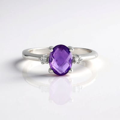 Cavill - Zilveren Ring met 0,9ct Ovale Zambia Amethist en Witte Topaas - 925 Sterling Zilver - Elegante Damesring - 0,963ct - Tijdloos Design
