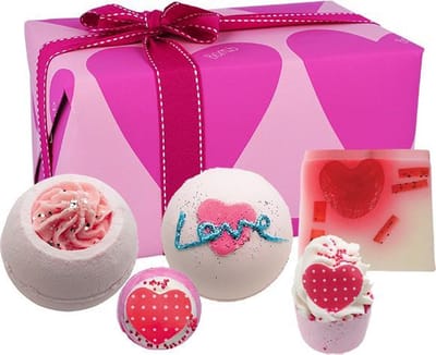 Bomb Cosmetics You're so Cupid Gift Pack kado doos met bad, zeep en verzorgingsproducten
