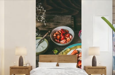 Behang - Fotobehang Aardbei - Rustiek - Fruit - Rustiek Bloemen - Breedte 120 cm x hoogte 240 cm