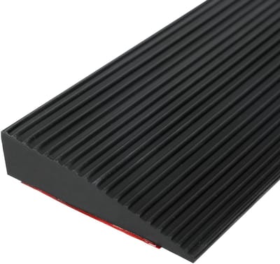 Dailygoods- Stoeprandhelling rubber - Drempelhelling - Oprijplaat voor aanhanger - Rolstoelhelling - Rolstoelrampe - Opvouwbaar (90 x 8 x 2 cm)