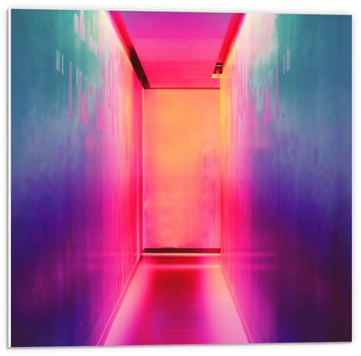 Forex - Gang met Blauwe en Roze Lichtgevende Muren - 50x50cm Foto op Forex