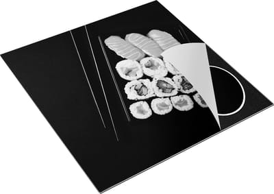 Chefcare Inductie Beschermer Sushi met Stokjes op een Zwarte Achtergrond - Zwart Wit - 78x78 cm - Afdekplaat Inductie - Kookplaat Beschermer - Inductie Mat