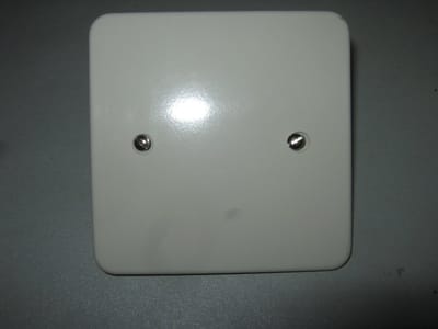 Blindplaat 80x80mm vierkant wit met schroefklemmen