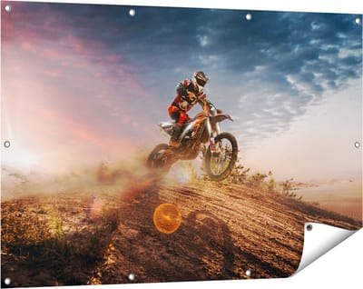 Gards Tuinposter Motorcross op een Heuvel bij Zonsondergang - 120x80 cm - Tuindoek - Tuindecoratie - Wanddecoratie buiten - Tuinschilderij