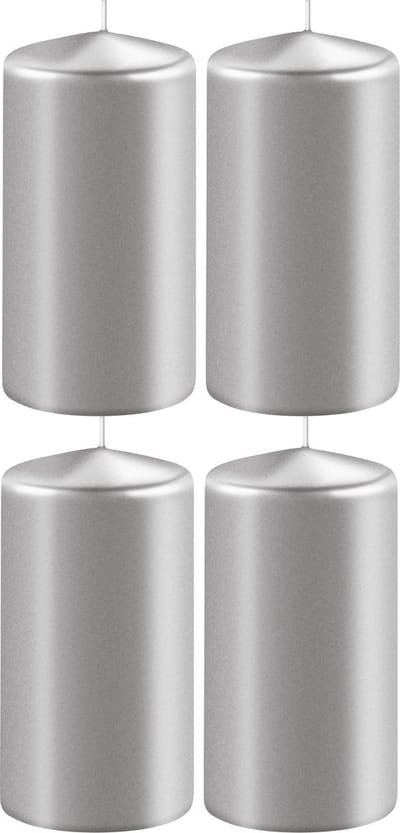 4x Metallic zilveren cilinderkaarsen/stompkaarsen 6 x 12 cm 45 branduren - Geurloze kaarsen metallic zilver - Woondecoraties