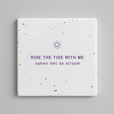 Ride the Tide With Me – Samen Met De Stroom Inspirerende Quote Keramische Tegel 15 × 15 cm | Moderne Mindful Woondecoratie