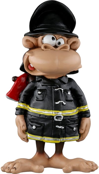 grappig beroepenbeeldje brandweerman aap met bijl- resin - zwart rood geel - 5x7.5x13 cm beeldje brandweer brandweervrouw