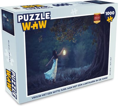Puzzel Vrouw met een witte jurk aan met een lantaarn in de hand - Legpuzzel - Puzzel 1000 stukjes volwassenen