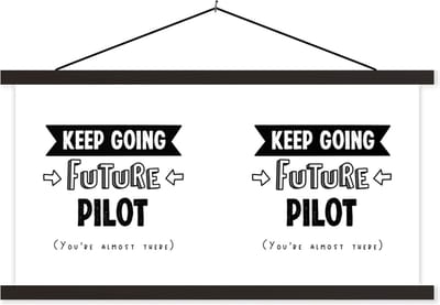 Posterhanger incl. Poster 60x30 cm - Schoolplaat - Piloot - Vliegtuig - Quotes - Studie - Textielposter - Zwarte latten