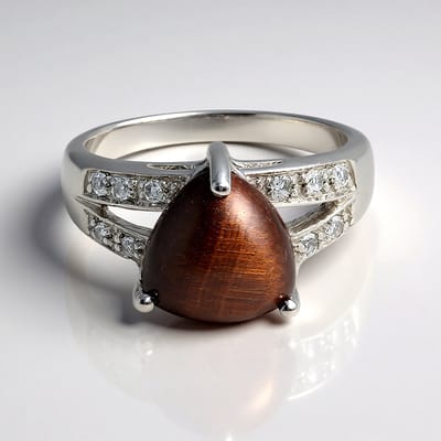 Cavill - Unisex Zilveren Ring - 925 Sterling Zilver - 3,45 ct Rode Tijgeroog & 0,17 ct Witte Topaas - Triljant Cabochon - Modern Kruisband Design