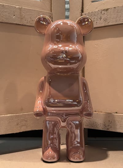Beeld Beer Oud Roze | 22 cm | Trendy | Woonaccessoires | Woonaccessoire | Bear | Puber | Woon | Wonen | Woninginrichting | Gadget | Mannen | Vrouwen | Tienerkamer | Tiener | Gaaf | Stoer | Eyecatcher | Trendy | Trending | Accessoire | Woondecoratie