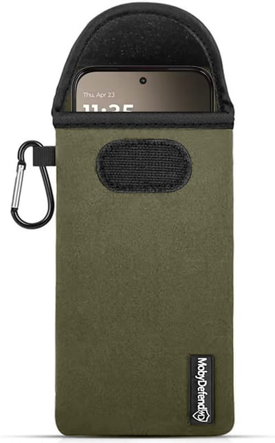 MobyDefend Hoesje - Geschikt voor Motorola Moto G67 / G77 / G87 - Neopreen Pouch Met Karabijnhaak - Insteek - Riemlus - Groen