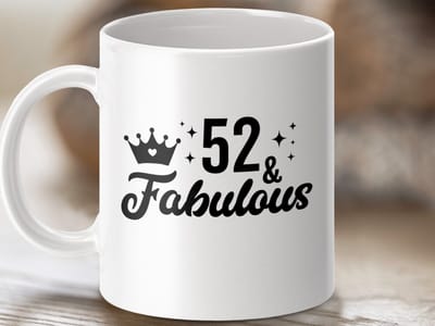 Mok 52 and Fabulous, Verjaardag Mok, Vijftig Plus, Verjaardagscadeau Idee, Feestelijke Mok, Grappige Mok, Cadeau voor Haar, Unieke Mok