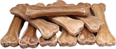 Huisdierspeciaalzaak. Geperste kauwbotten. Voordeelzak van 10 stuks. 14 cm lang, 15 mm dik. Runderhuid snack.