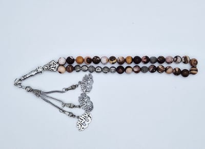 Handgemaakte naam tasbih 33 Kralen Natuursteen “Australia zebra jasper” - met metaal tassel “la alih ala allah"- Met je naam of de naam van uw geliefde- 8 mm diameter van de korrel