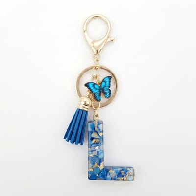 Blauwe letter L sleutelhanger met kwastje en vlinder – sleutelhanger voor dames – goudkleurige metalen keychain met acryl initiaal L hanger, decoratieve bedel en tassel