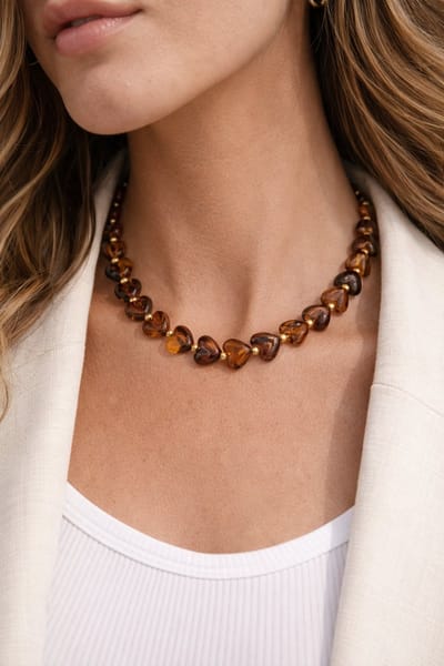 Lundholm Luxe Kralen Ketting Hartjes Bruin – Premium Stainless Steel Jewellery Gold Plated Kralenketting – 42 + 5 cm – My Linne Serie
