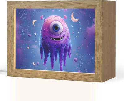 Nachtlampje 20x15 cm - Kinder lampje - Monster - Ruimte - Sterren - Paars - Tafellamp kinderkamer - Slaapkamer lamp - Bedlamp kinderen - Kinderlampje stopcontact - Wandlamp babykamer - Nachtlampjes