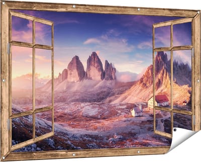 Gards Tuinposter Doorkijk Huisje met een Kerk in de Bergen - 150x100 cm - Tuindoek - Tuindecoratie - Wanddecoratie buiten - Tuinschilderij