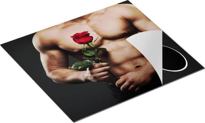 Chefcare Inductie Beschermer Gespierde Man zonder Shirt met een Roos - Erotiek - 60x50 cm - Afdekplaat Inductie - Kookplaat Beschermer - Inductie Mat