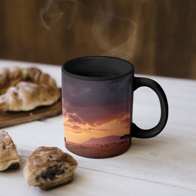 Magische Mok - Foto op Warmte Mokken - Koffiemok - Olifanten - Grasland - Zonsondergang - Magic Mok - Beker - 350 ML - Theemok