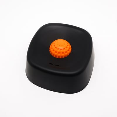 Likkom voor Honden en Katten, Hondenlikspeelgoed Likpad Slow Feeder, Antislip Interactieve Voerbak met Zuignap en Draaibal, voor Natvoer en Halfvloeibare Maaltijden, Puzzelspeelgoed voor Kleine en Middelgrote Honden zwart