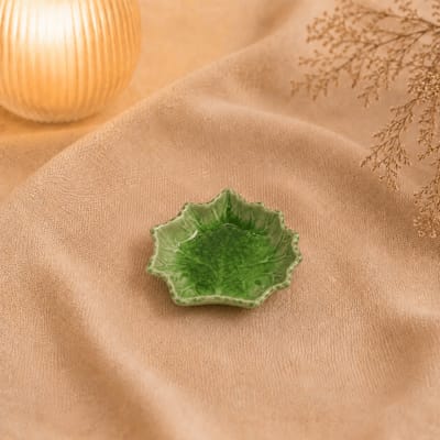 Lotus schaaltje groen 8 cm – keramieken dipschaaltje in bladvorm – theetip / amuseschaaltje - set van 4 stuks