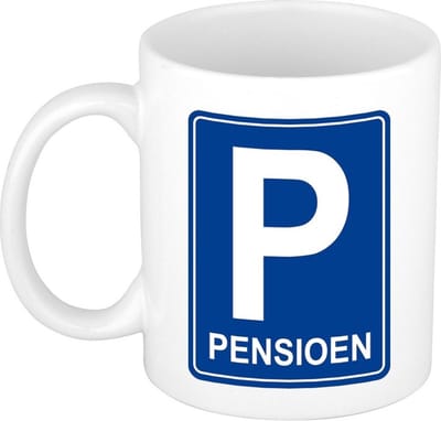 Verkeersbord P blauw pensioen cadeau koffie mok - Gepensioneerd / pensionaris cadeaus - Collega - Afscheid