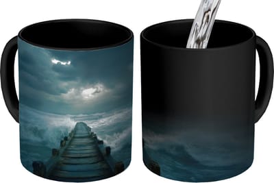 Magische Mok - Foto op Warmte Mokken - Koffiemok - Steiger - Storm - Golven - Magic Mok - Beker - 350 ML - Theemok