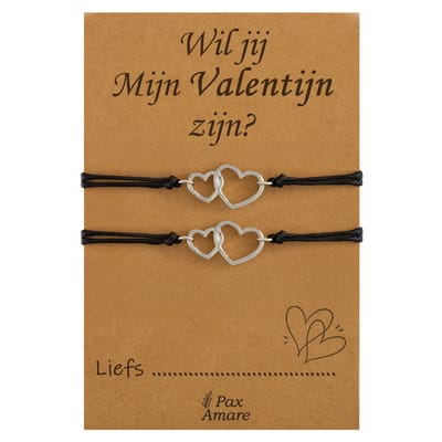 Koppel Armbandjes voor 2 "Wil jij mijn Valentijn Zijn?" - Verbonden Hartjes - Vriendschapsarmbandjes met Persoonlijk Cadeau Kaartje - Zilverkleurig - Elastisch Verstelbaar - Pax Amare